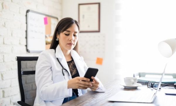 Projeto de Lei Federal 1559/2019 dá liberdade aos biomédicos estetas na saúde estética 10 biomédicos estetas não podem usar as redes sociais