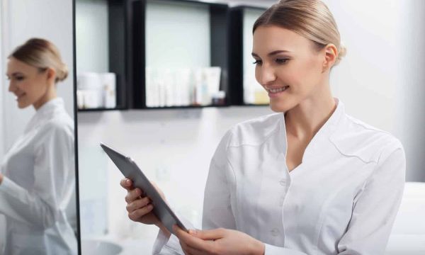 Projeto de Lei Federal 1559/2019 dá liberdade aos biomédicos estetas na saúde estética 7 habilidades de vendas na estética