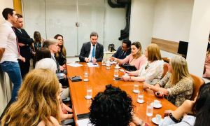 Biomédico Esteta não faz procedimentos cirúrgicos invasivos 18 pl saúde estética