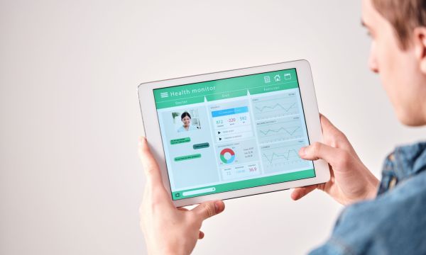 Prontuário digital vs. papel: vantagens e desafios para biomédicos estetas 2 Texto 9 scaled 3df3f69a