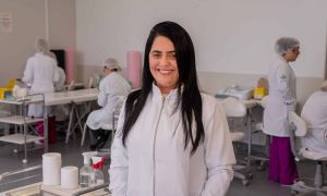 Como a rotina de um biomédico de Análises Clínicas pode mudar ao se especializar em Estética 10 DANILA 2 scaled c7c7da51