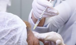 Biomédica publica artigo científico falando das vantagens e desvantagens que a toxina botulínica pode trazer no tratamento das rugas faciais