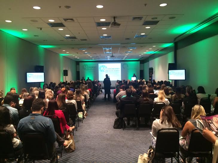 Presidente da Sociedade Brasileira de Biomedicina Biomedicina Estética no Brasil realiza abertura oficial do 3º CBBE