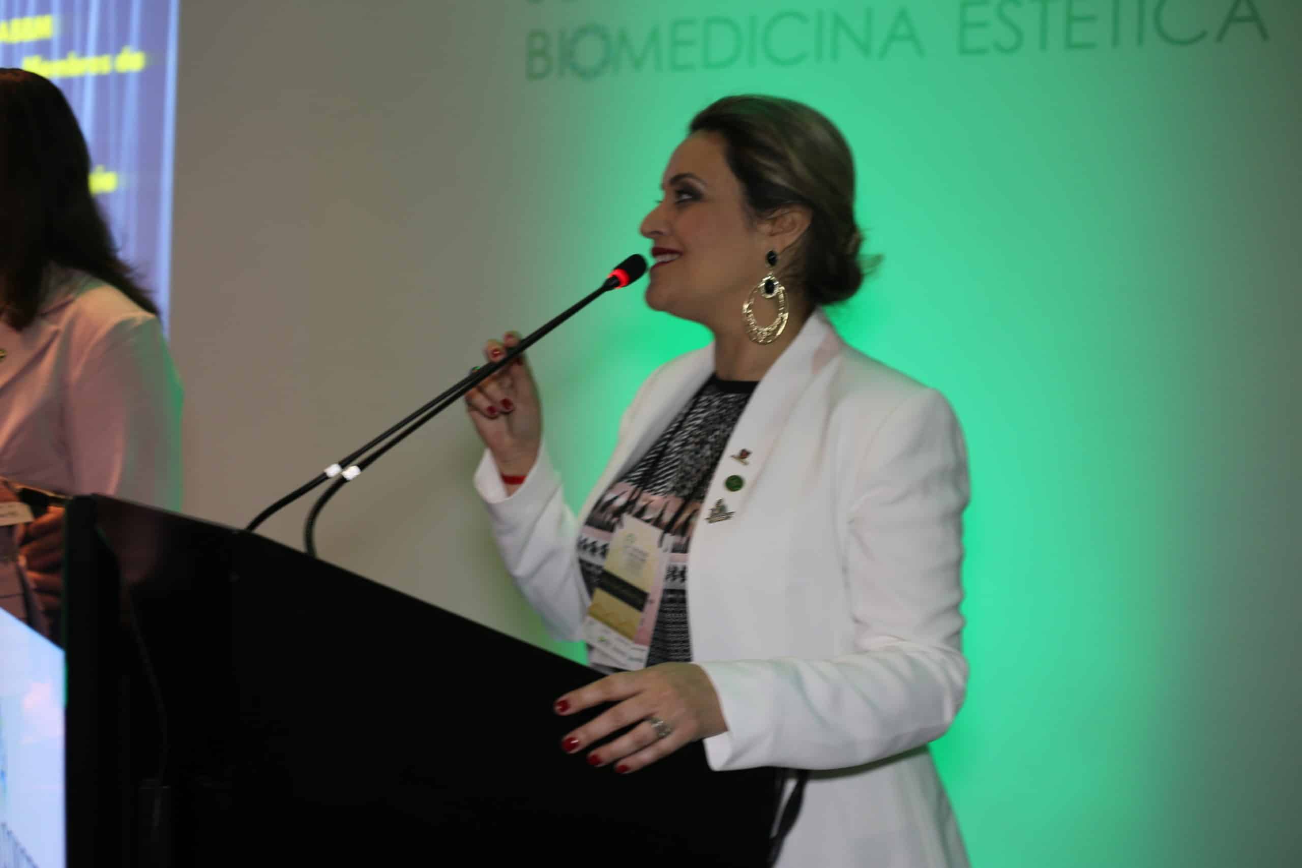 Dra. Ana Carolina Puga traz três importantes assuntos para o IV Congresso Brasileiro de Biomedicina Estética