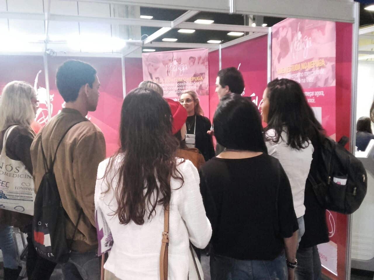 Mais de 400 pessoas passam pelo estande do Nepuga durante Congresso de Biomedicina em Bento Gonçalves