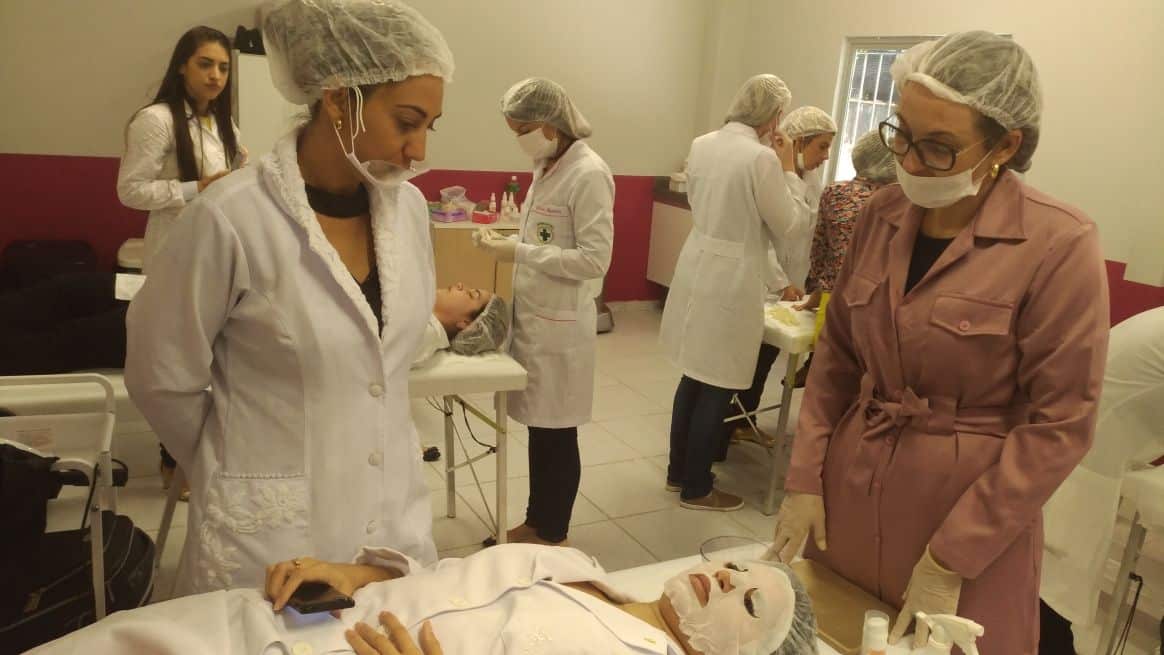 Biomédicos tem 4 dias de prática de procedimentos estéticos