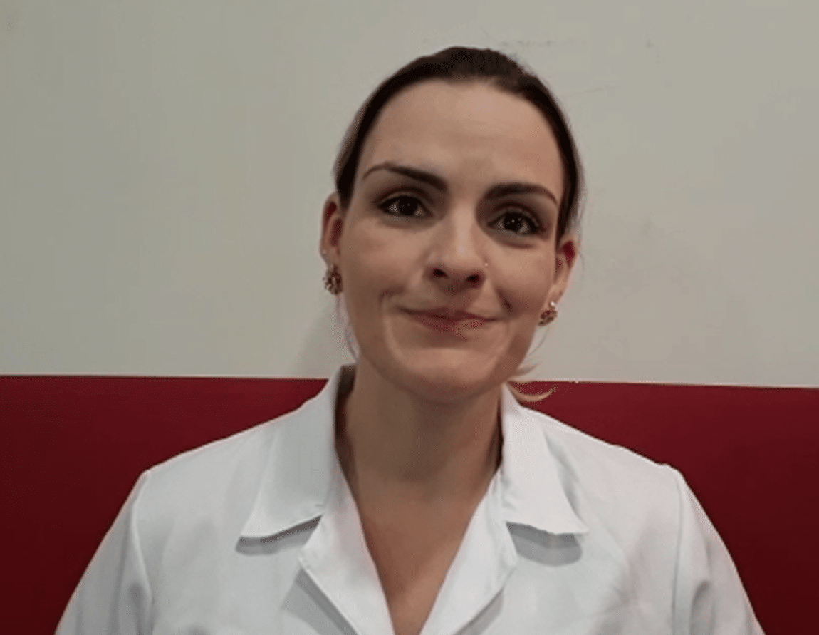 Biomédica de Curitiba-PR grava depoimento sobre sua pós-graduação em saúde estética