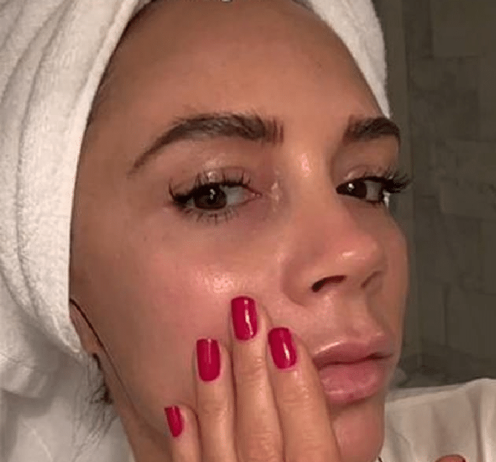 Victoria Beckham causa na internet com cosmético facial feito do próprio sangue