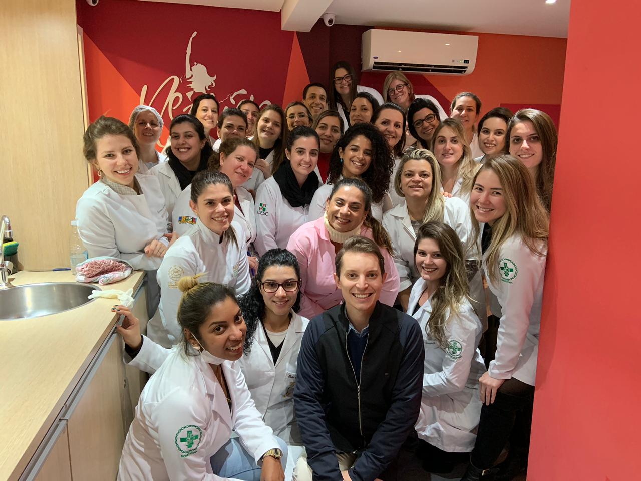 Técnicas de laserterapia na pós-graduação – Biomédicos aprovam aulas práticas