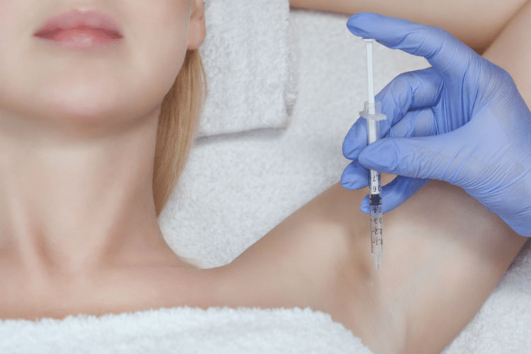 Suor excessivo? Saiba que a hiperidrose pode ser tratada com botox
