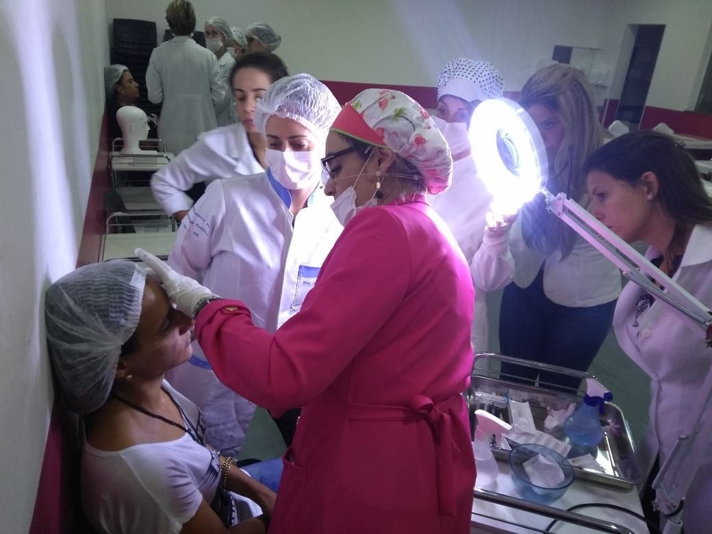Ganhe mais com a biomedicina estética – Lucro 15X maior!
