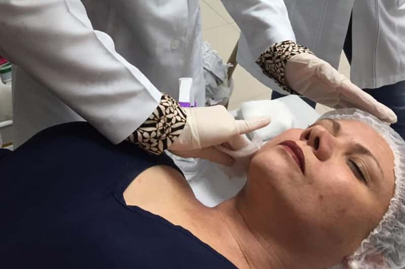 Peelings na pós-graduação – Biomédicos de Londrina (PR) aprovam aulas