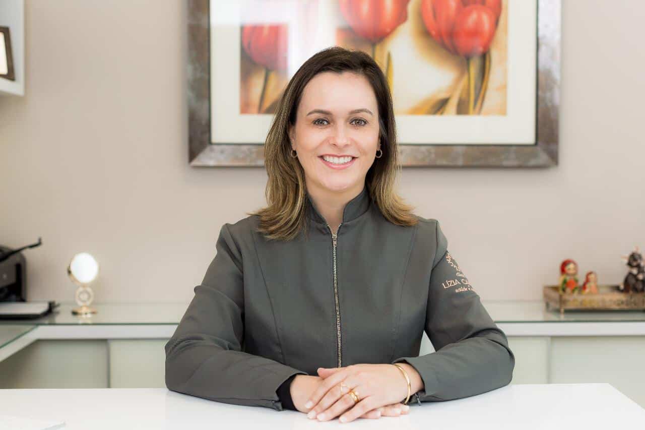 Da docência em biomedicina estética ao próprio negócio – A história da biomédica Lizia Campos