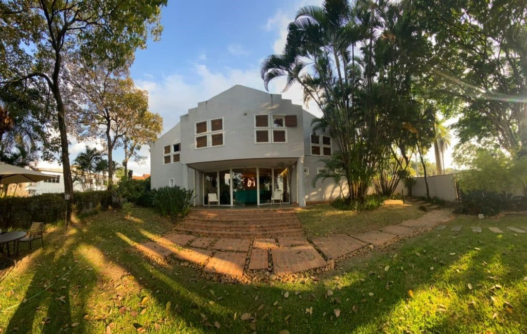 Em mansão, Biomédica oferece tratamento completo na estética