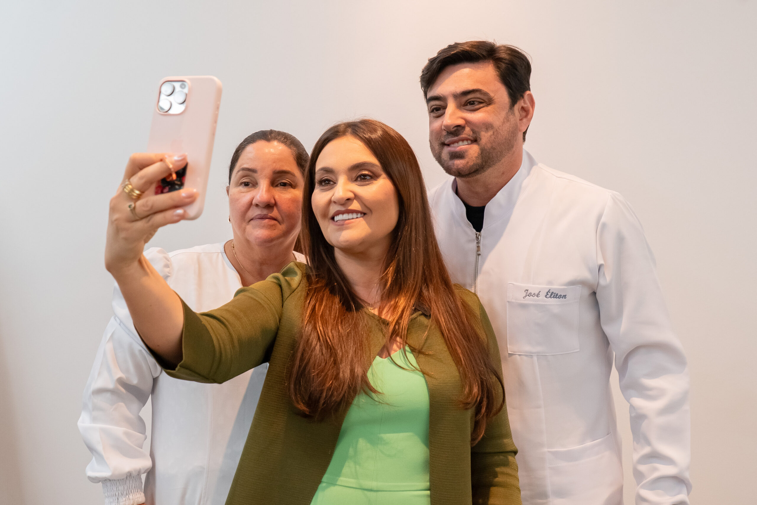 Como o biomédico pode expandir sua atuação na estética: a importância do marketing digital e networking