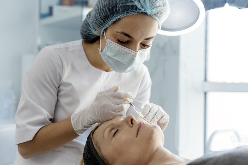 Estética não é monopólio: a hipocrisia da reserva de mercado médica e o avanço legítimo dos biólogos