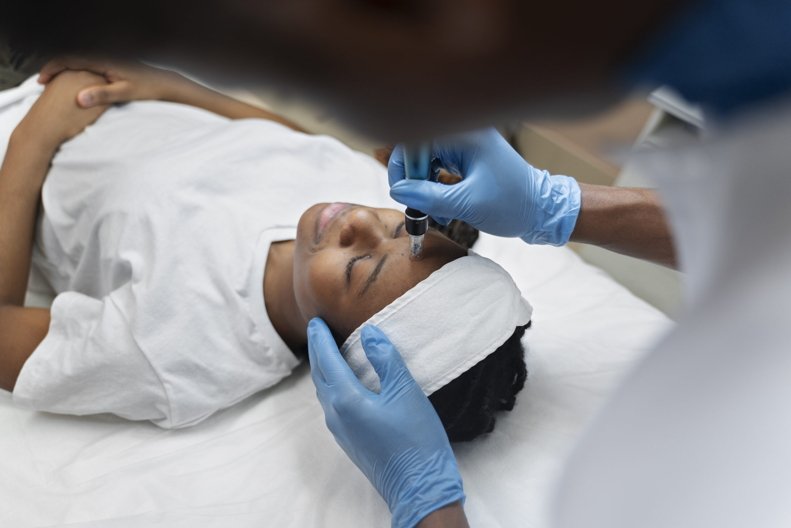 Cuidados Essenciais em Procedimentos Faciais para Pele Negra