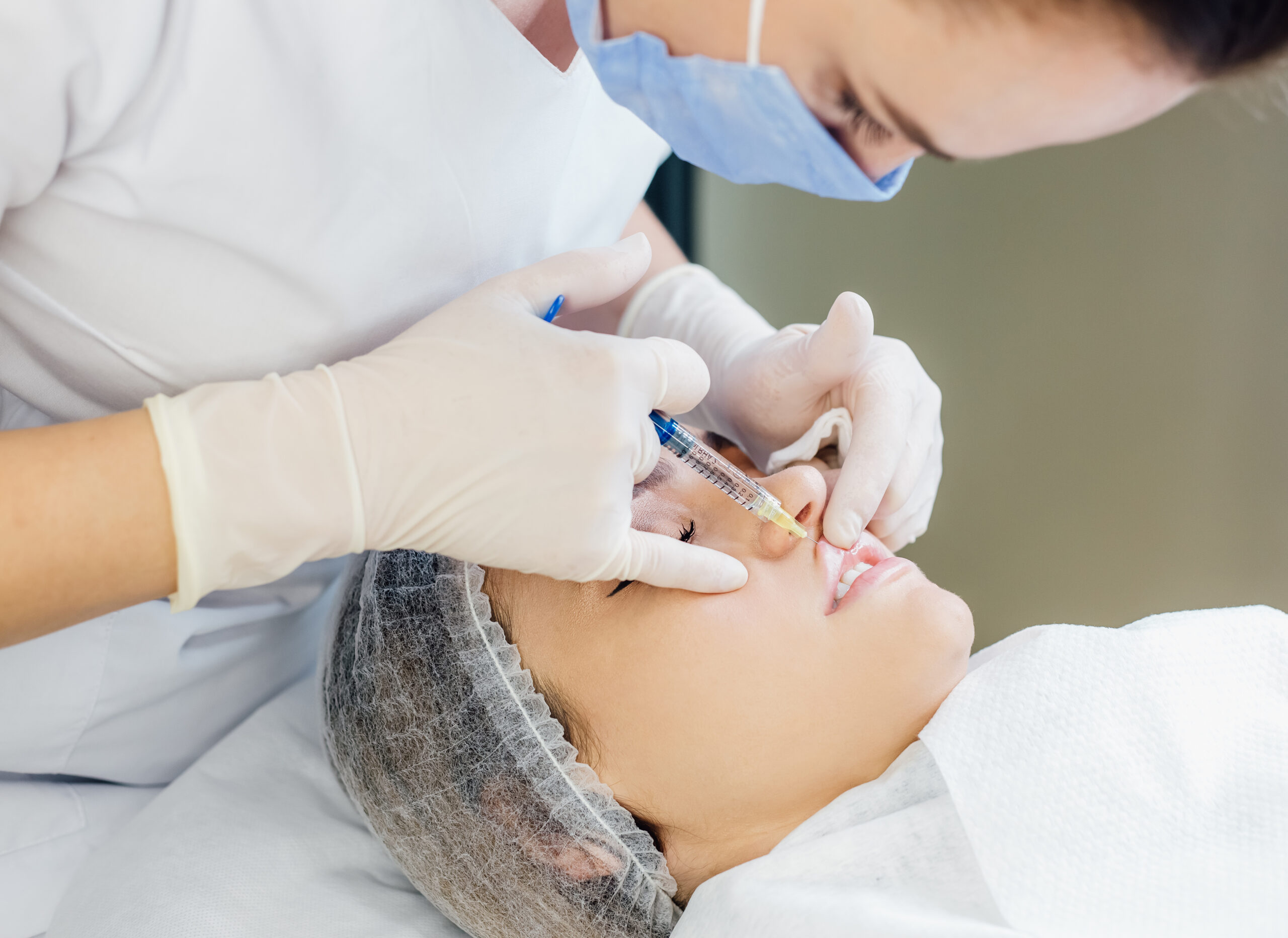 Bioestimuladores de colágeno: diferenças entre Sculptra®, Radiesse® e alternativas nacionais